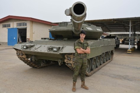 El soldado Francisco Cerezo salva la vida a una niña en Córdoba