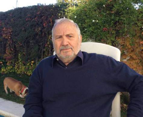 Fernando Martínez Laínez (Barcelona, 1941) es doctor en Ciencias de la Infor­mación por la Universidad Complutense