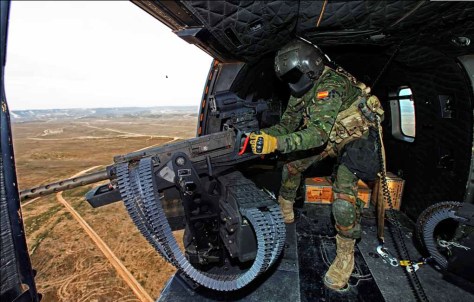 Una de las nuevas ametralladoras de calibre 12,70 mm, instalada a bordo de un Cougar