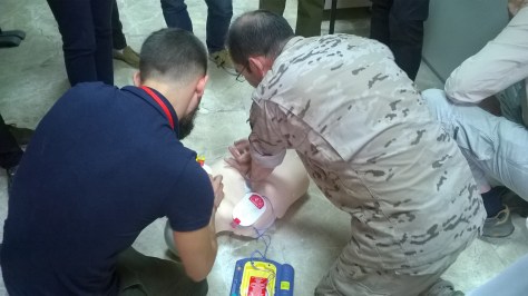 Prácticas de RCP con desfibrilador