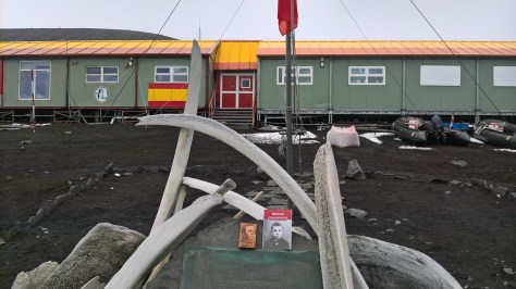 Miguel Hernandez en la Antártida Miguel Hernandez en la Antártida