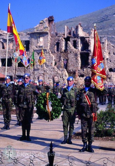 Homenaje a nuestros caidos en la plaza mayor de Mostar
