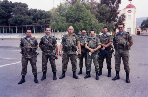 De izquierda a derecha: sargento Mendoza, teniente Aguado, comandante Torres, sargento 1º Mantecón, sargento 1º Abad, sargento Delgado y sargento Terry